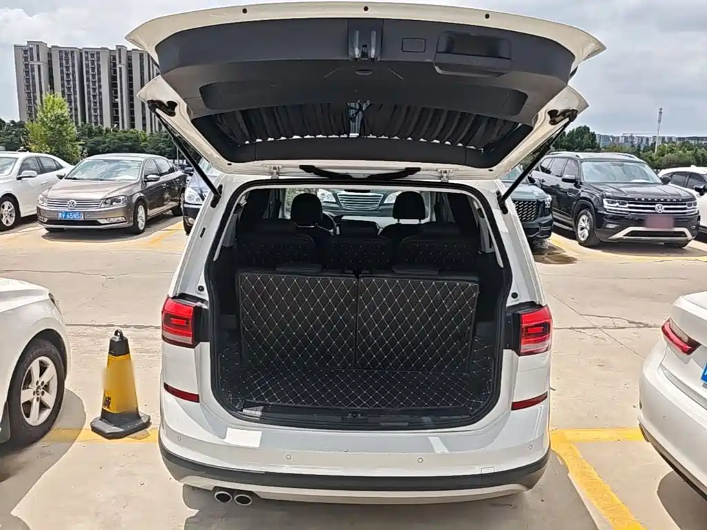Volkswagen Touran 2019 — фото 19