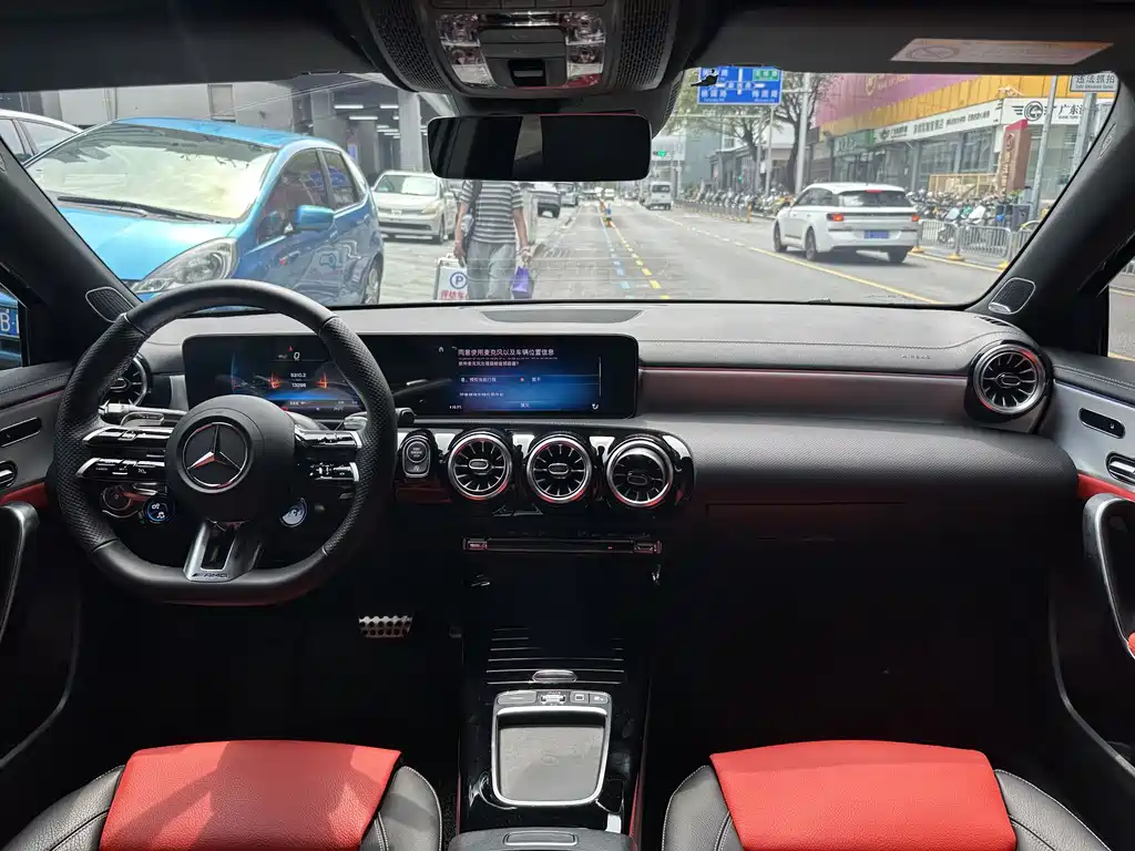 Mercedes-Benz A-Class AMG 2025 — фото 7