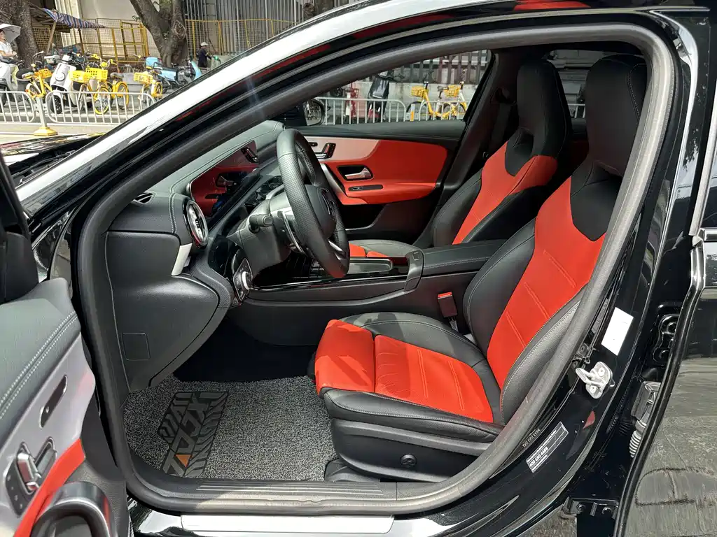 Mercedes-Benz A-Class AMG 2025 — фото 5