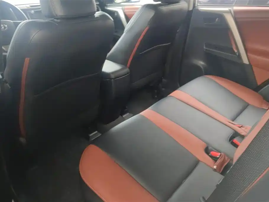 Toyota RAV4 2015 — фото 11