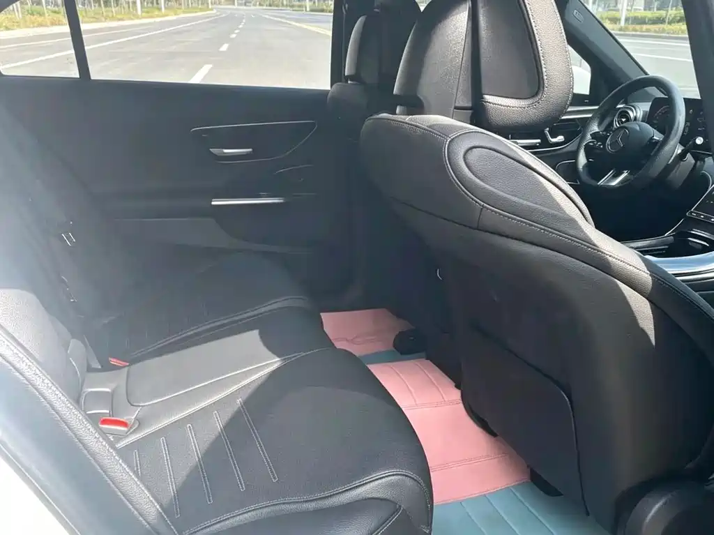 Mercedes-Benz C-Class 2023 — фото 6