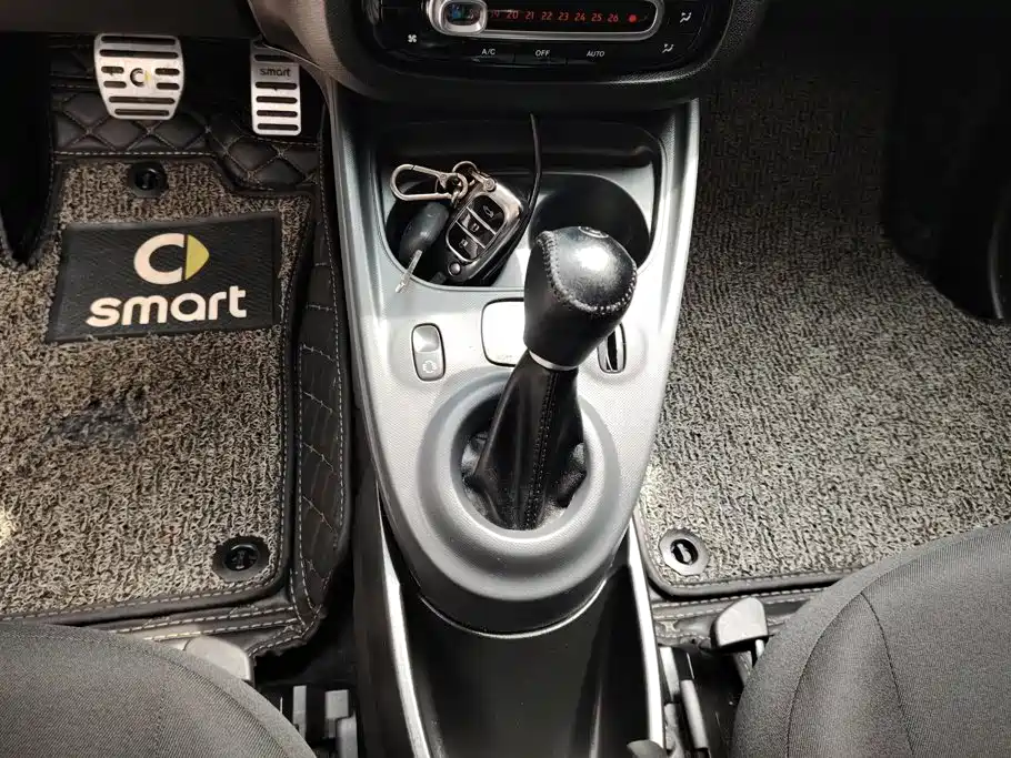 smart fortwo 2018 — фото 16