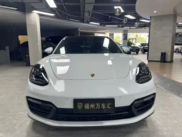 Porsche Panamera 2022