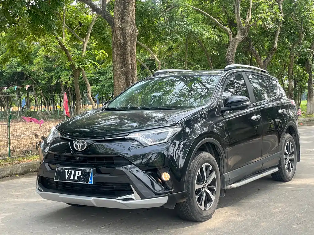 Toyota RAV4 2017 — фото 1