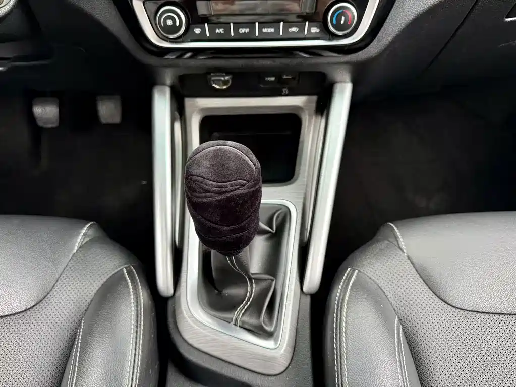 Geely Vision X3 2019 — фото 13