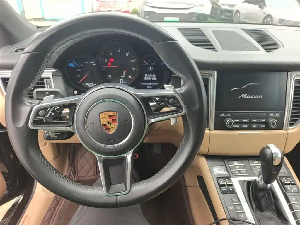 Porsche Macan 2017 — фото 10