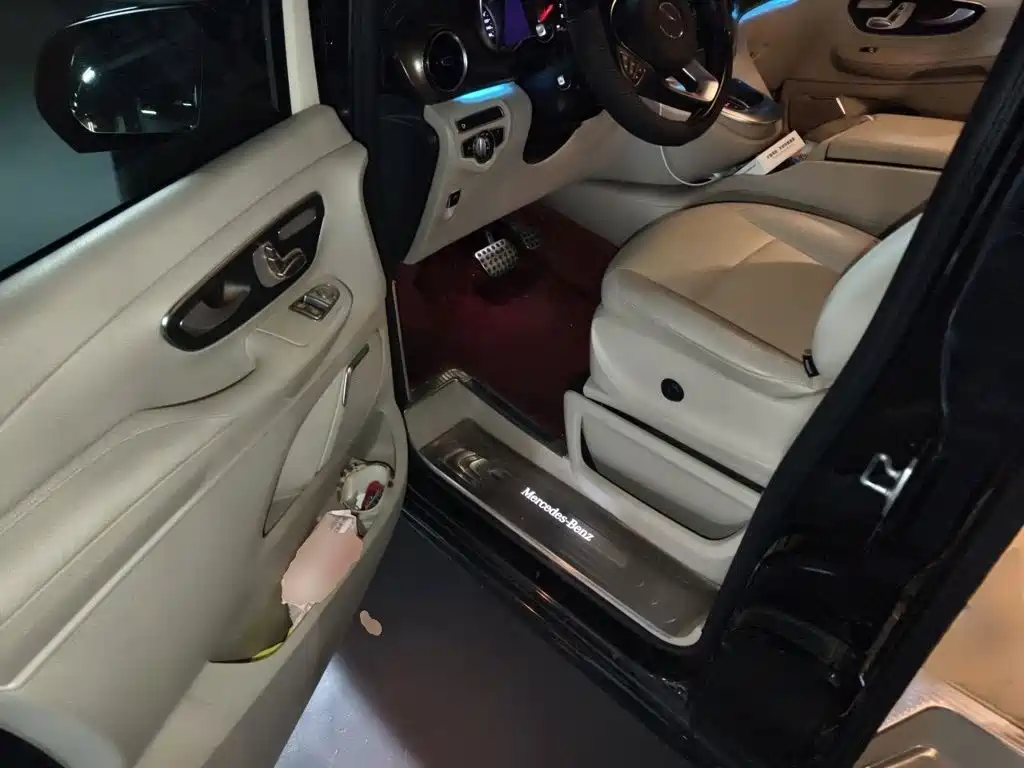 Mercedes-Benz V-Class 2022 — фото 14