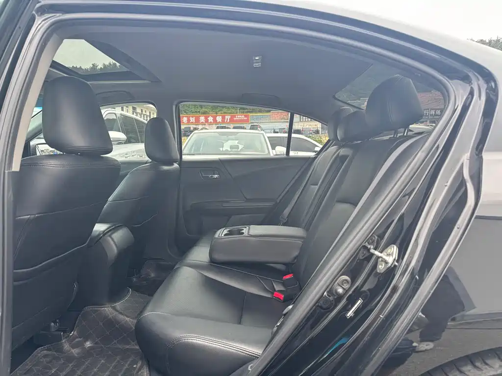Honda Accord 2017 — фото 10