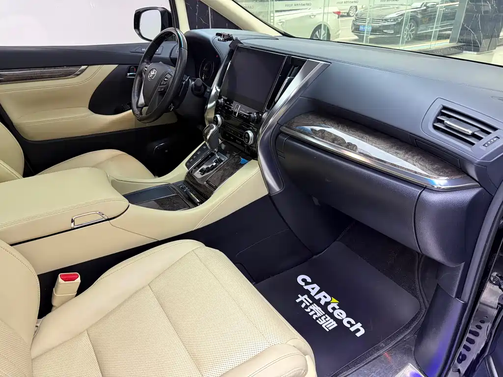 Toyota Vellfire 2023 — фото 15