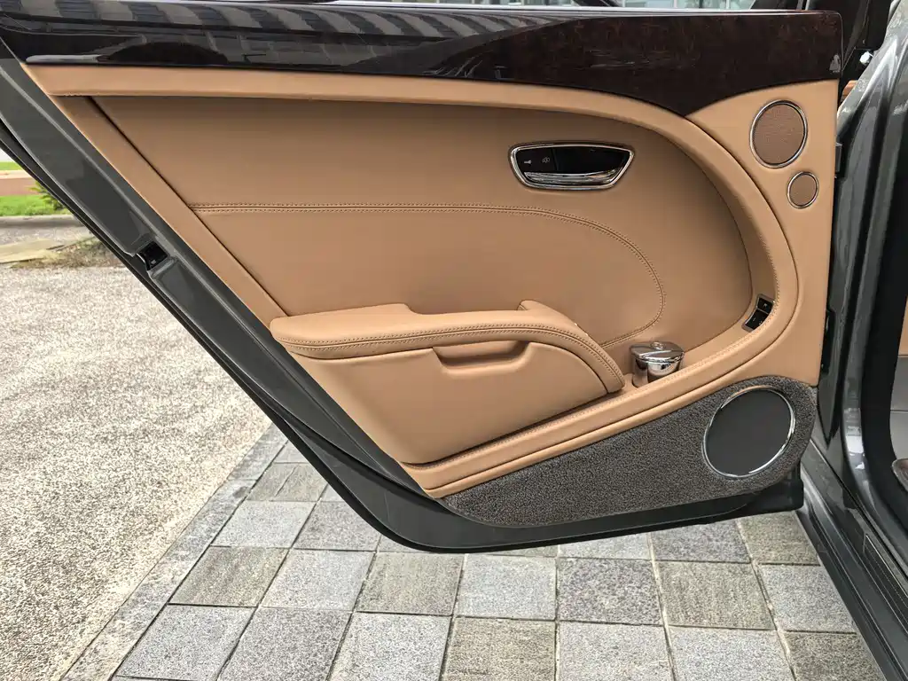 Bentley Mulsanne 2015 — фото 14
