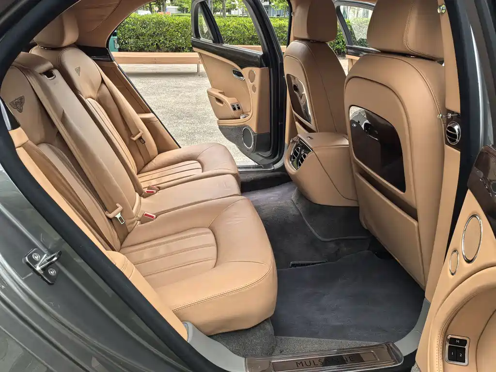 Bentley Mulsanne 2015 — фото 17