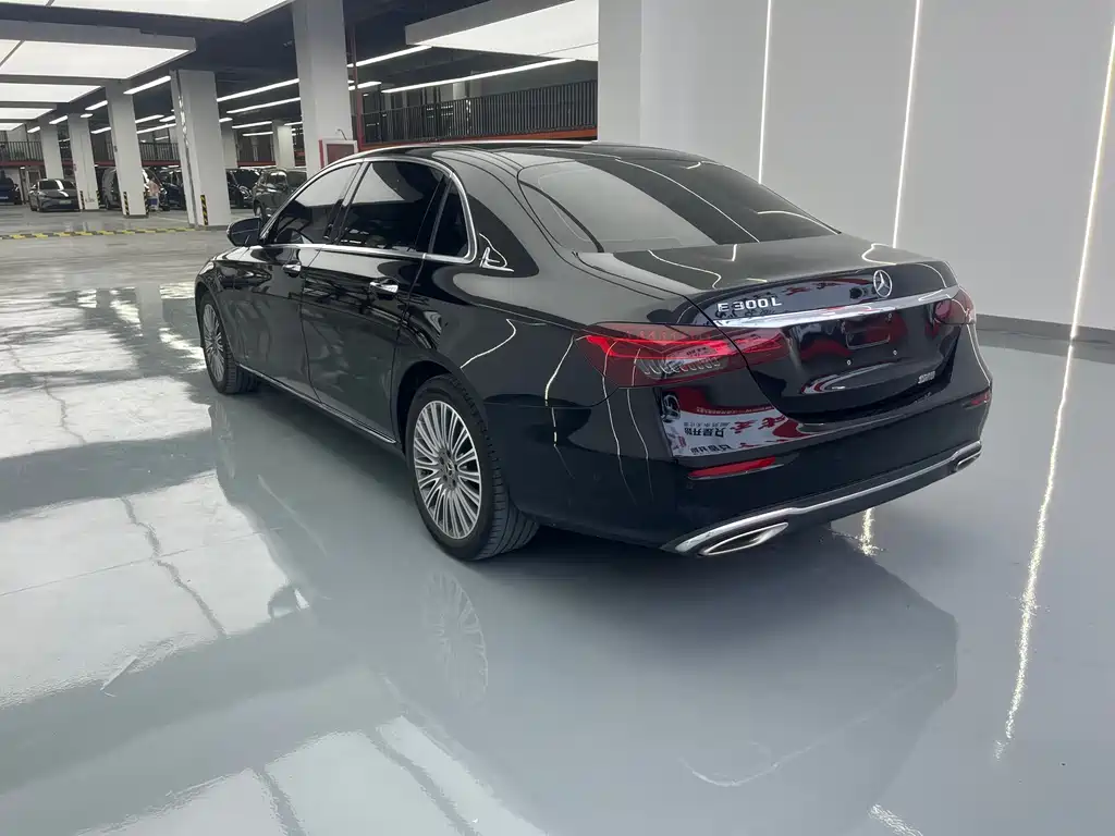 Mercedes-Benz E-Class 2023 — фото 12