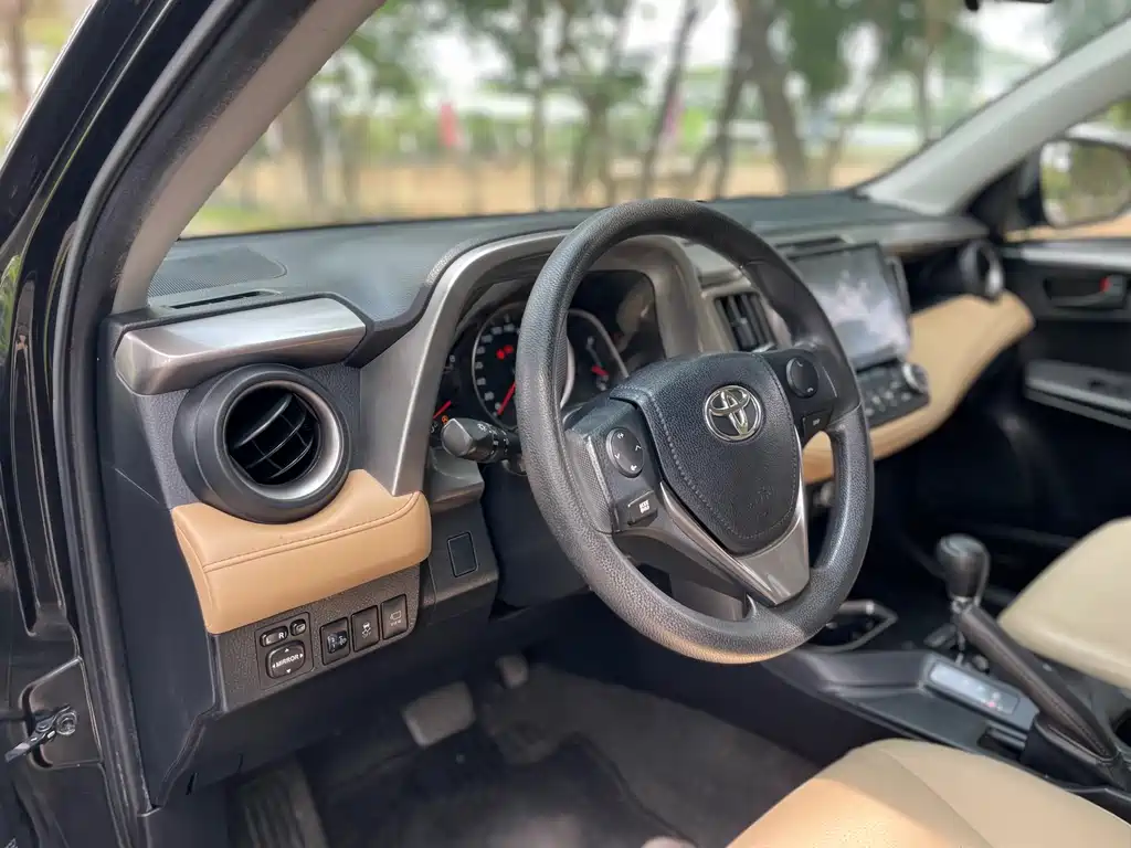 Toyota RAV4 2017 — фото 11