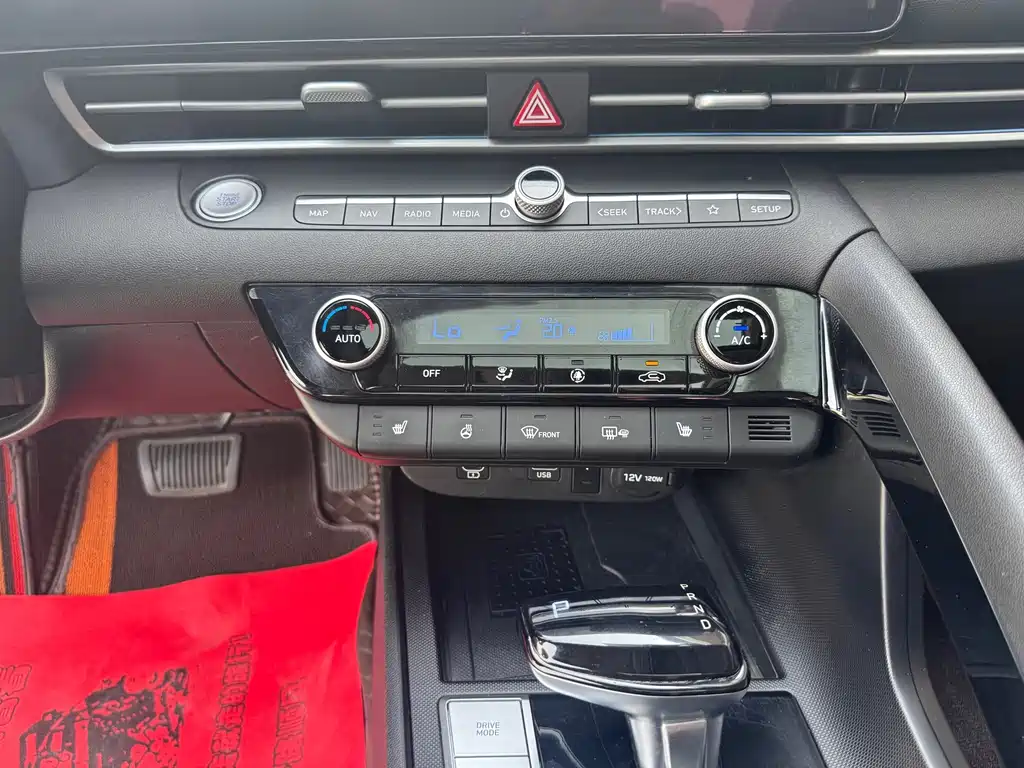 Hyundai Elantra 2023 — фото 9