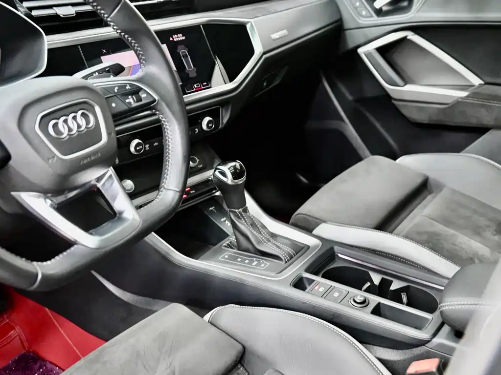 Audi Q3 2019 — фото 16