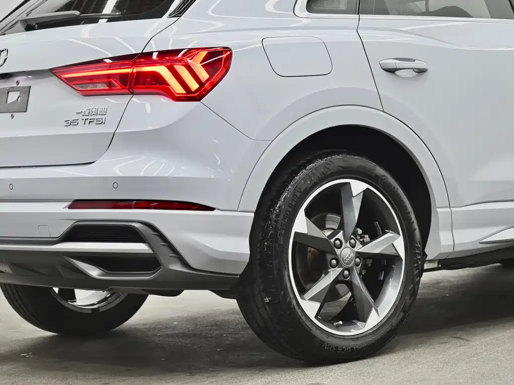 Audi Q3 2019 — фото 31
