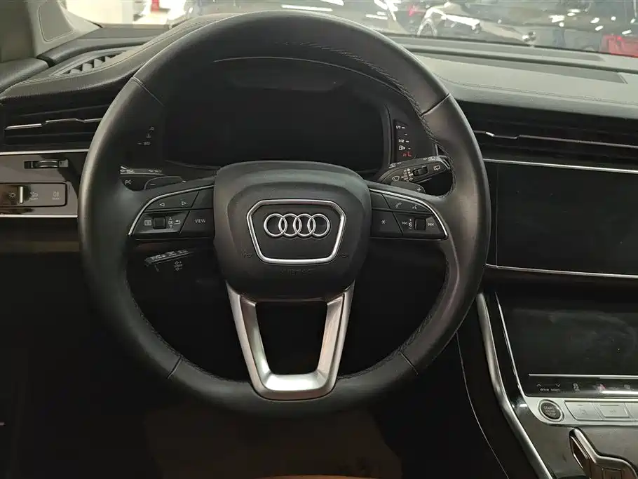 Audi Q7 2023 — фото 15