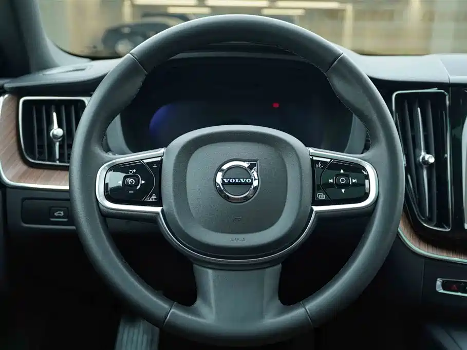 Volvo XC60 2024 — фото 18