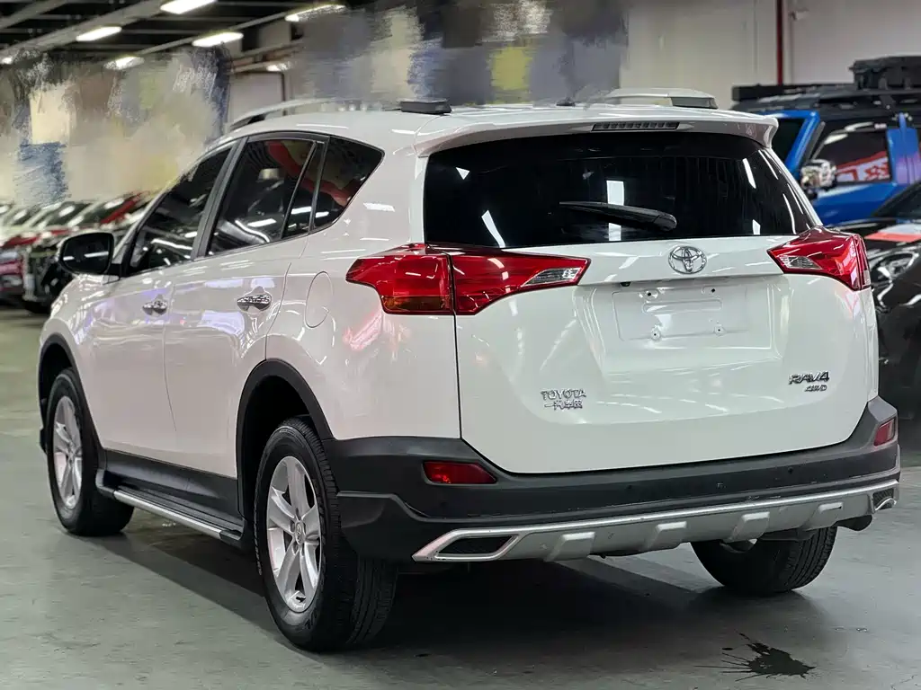 Toyota RAV4 2014 — фото 6