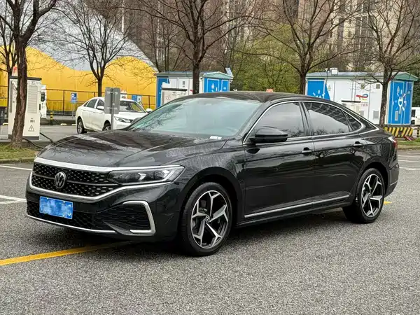 Volkswagen Passat 2024