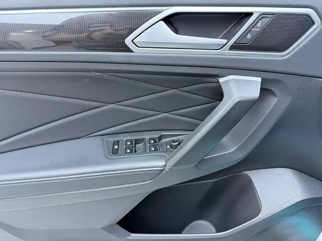Volkswagen Tiguan L 2023 — фото 8