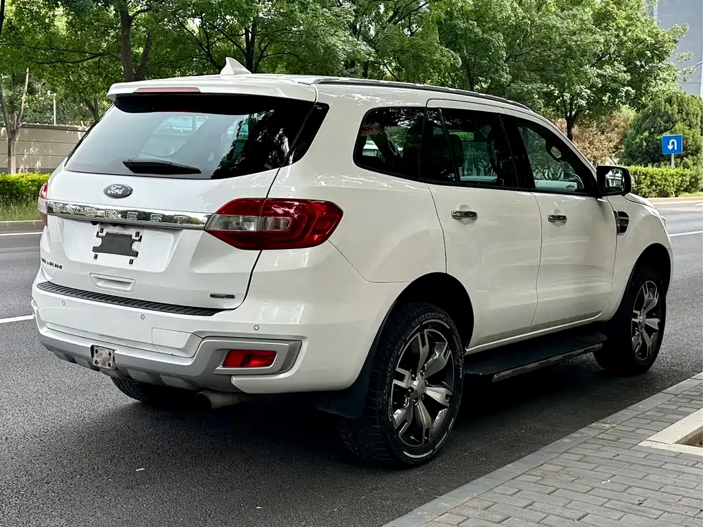 Ford Everest 2017 — фото 16