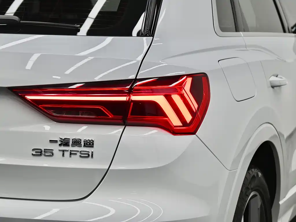 Audi Q3 2019 — фото 34