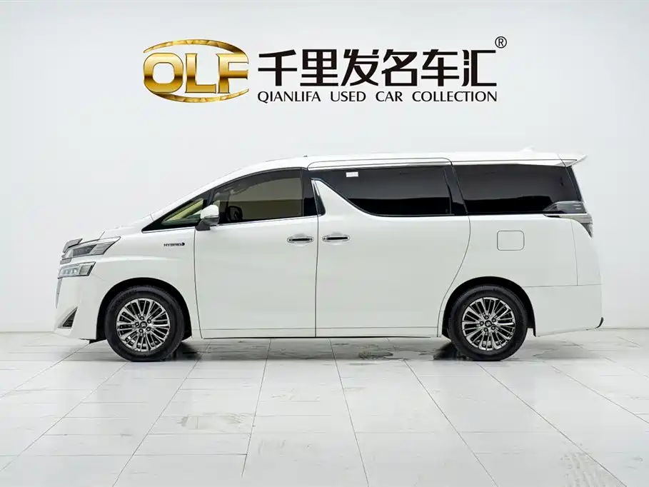 Toyota Vellfire 2021 — фото 7