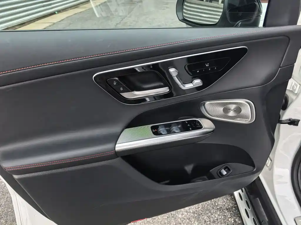 Mercedes-Benz GLC AMG 2025 — фото 9