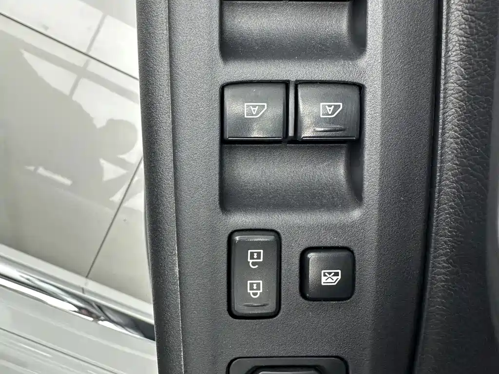 Mitsubishi Outlander 2023 — фото 11