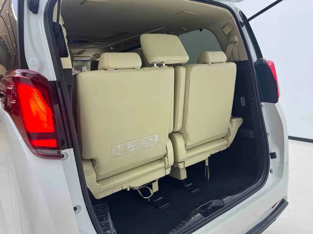 Toyota Alphard 2021 — фото 21