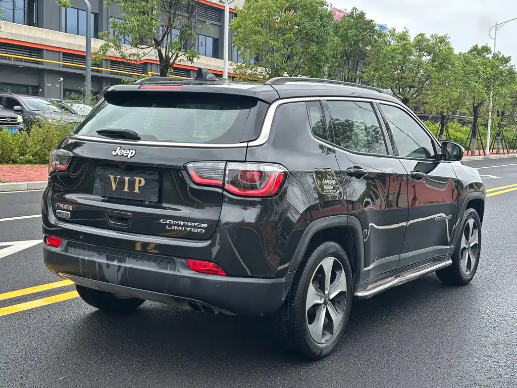 Jeep Compass 2017 — фото 9