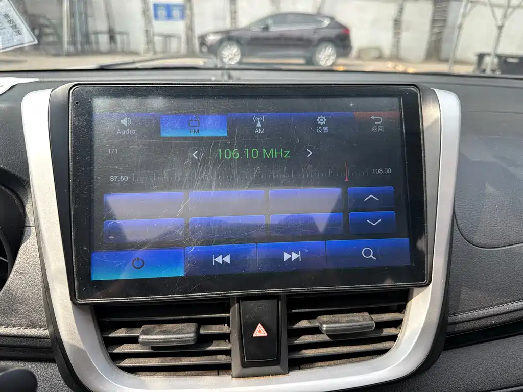 Toyota Yaris L 2018 — фото 21