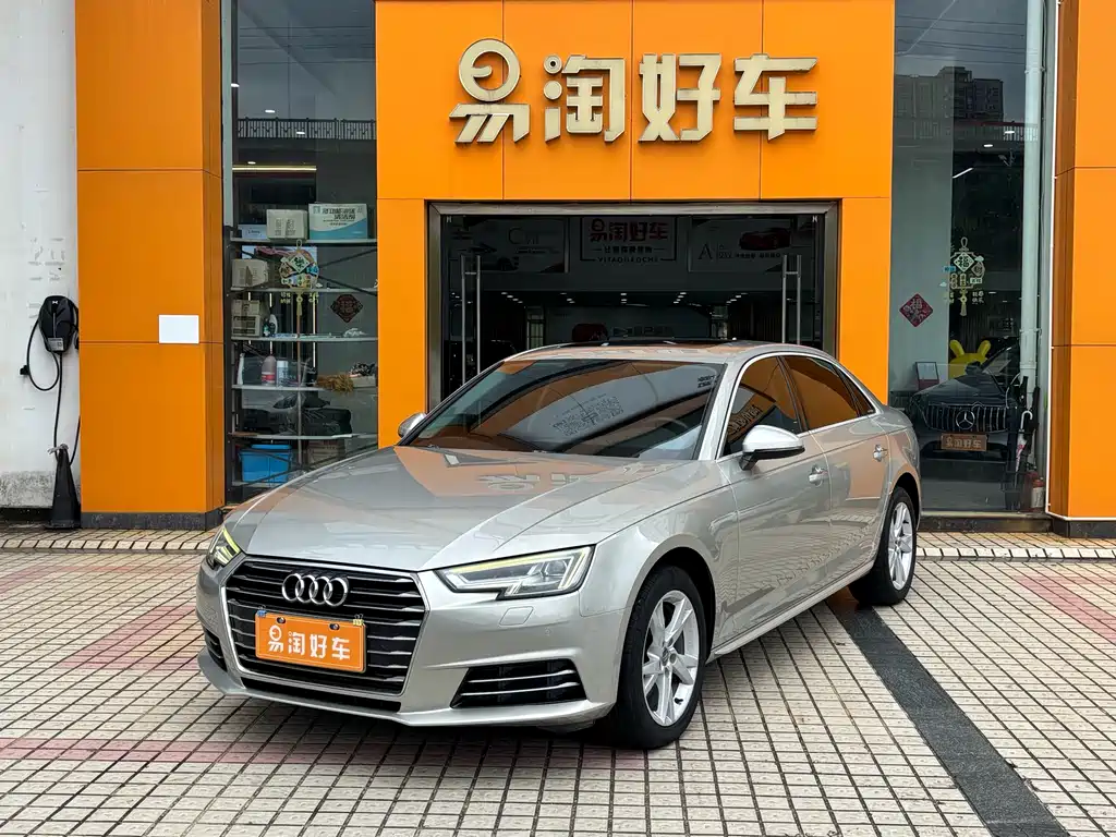 Audi A4L 2018 — фото 1