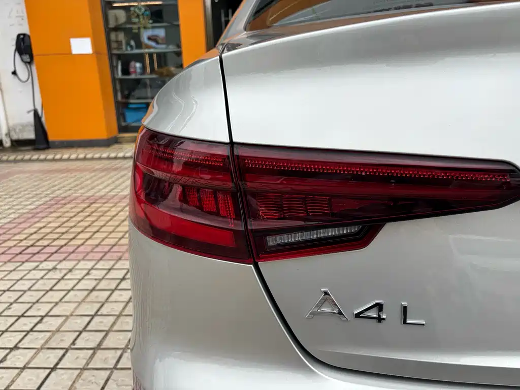 Audi A4L 2018 — фото 33