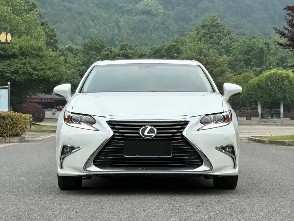 Lexus ES 2017 — фото 2