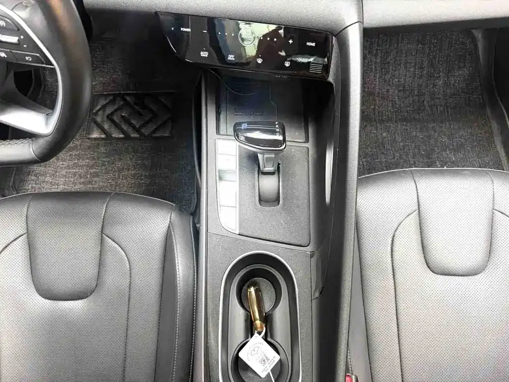 Hyundai Elantra 2023 — фото 11
