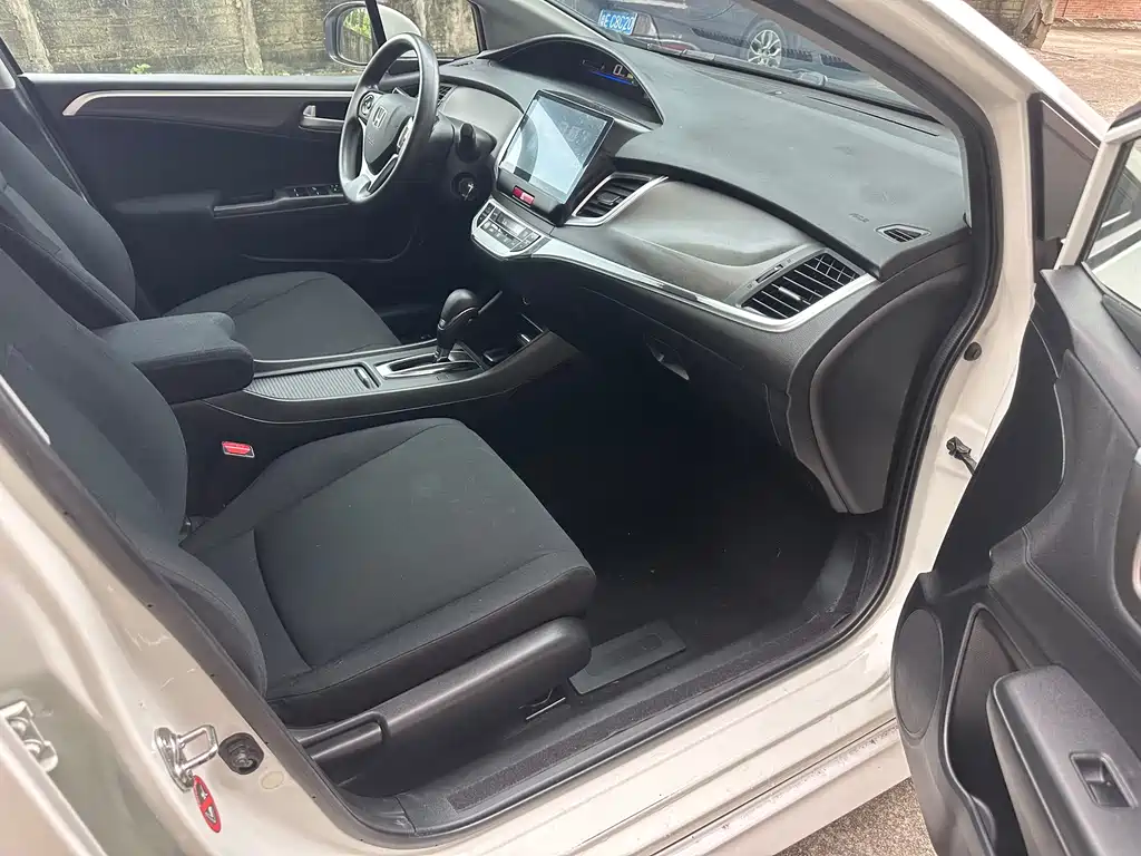 Honda Jade 2017 — фото 11