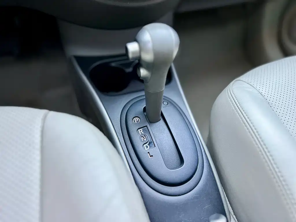 Nissan Sunny 2015 — фото 9