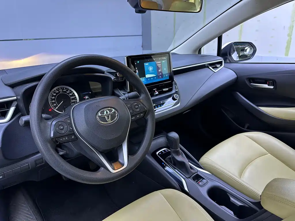 Toyota Corolla 2023 — фото 10