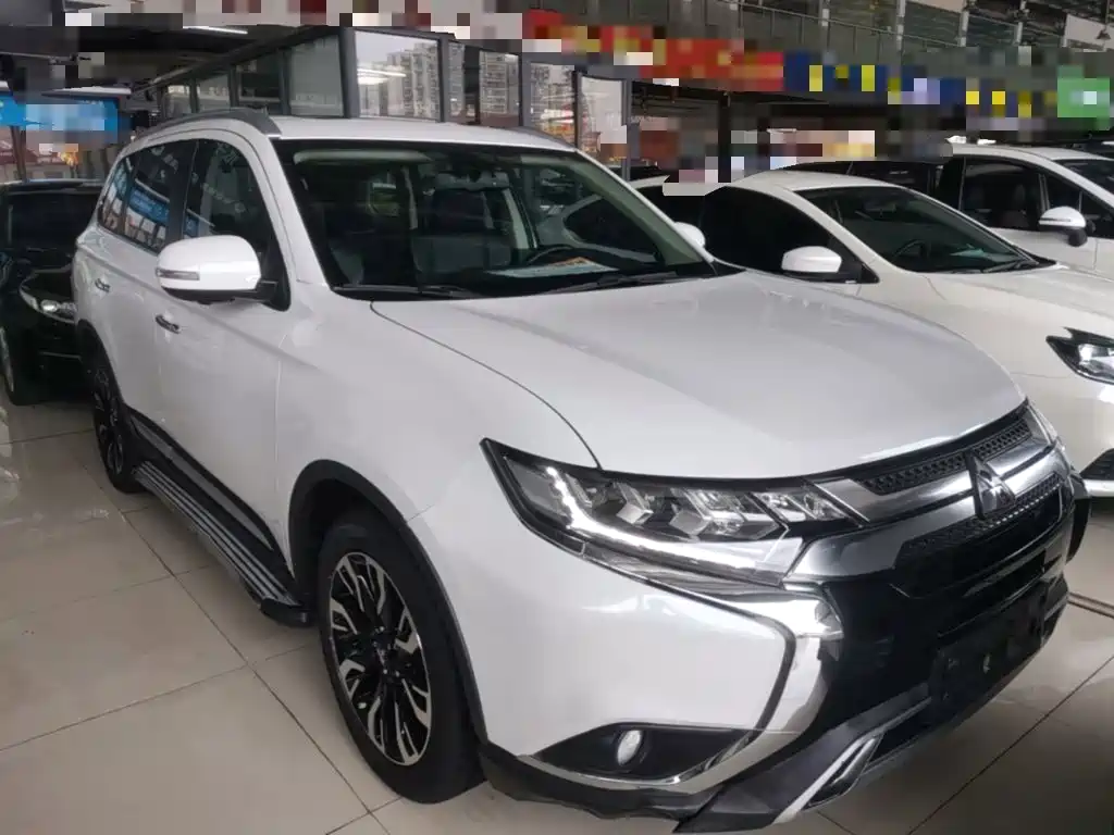 Mitsubishi Outlander 2020 — фото 4