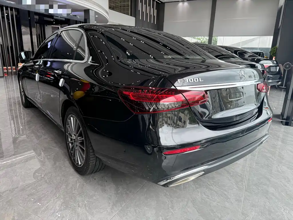 Mercedes-Benz E-Class 2022 — фото 10