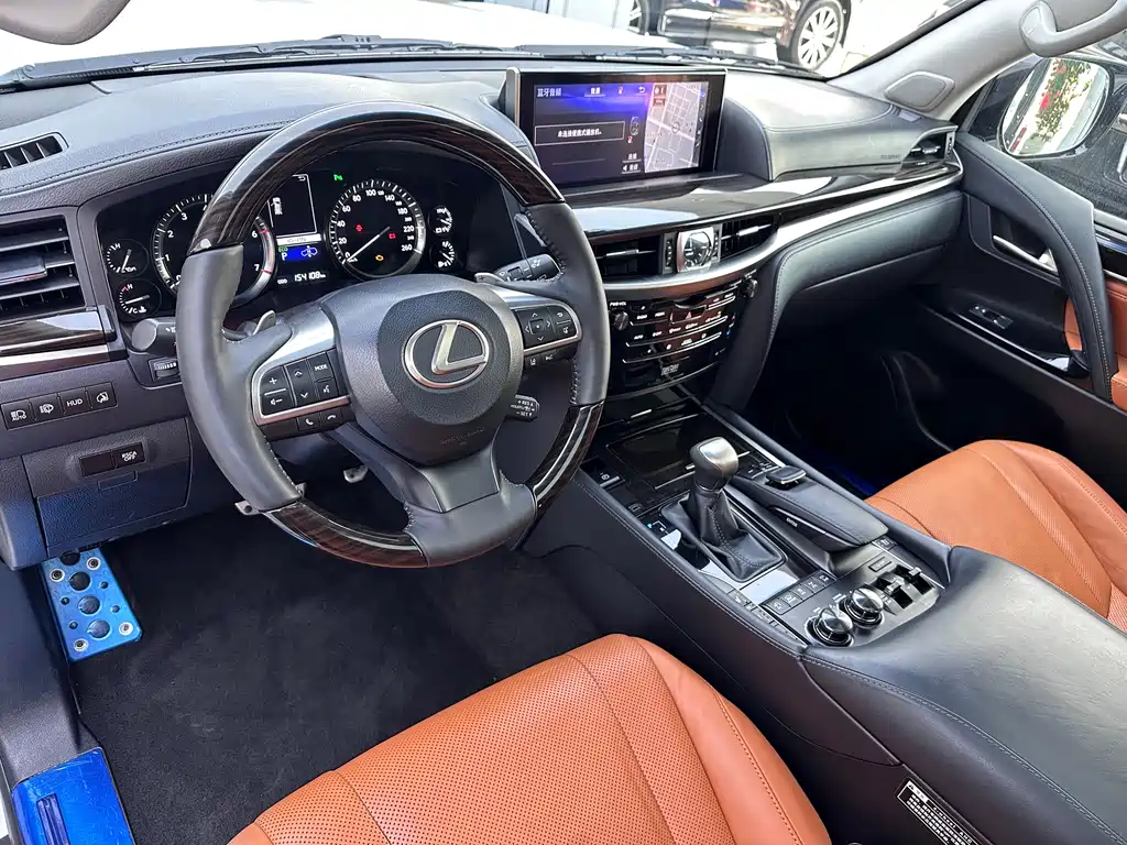 Lexus LX 2017 — фото 17