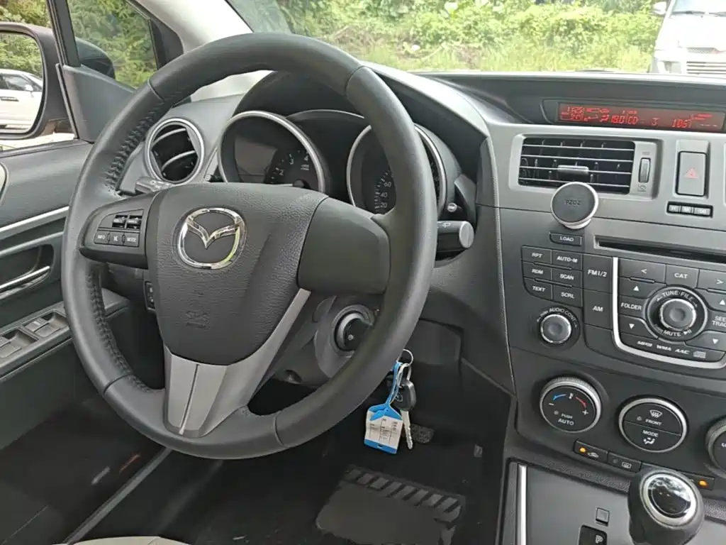 Mazda 5 2015 — фото 11
