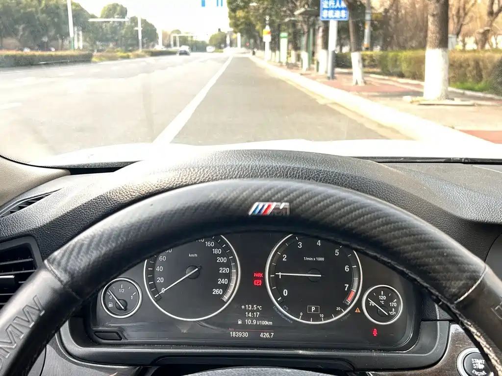 BMW 5 Series 2012 — фото 12
