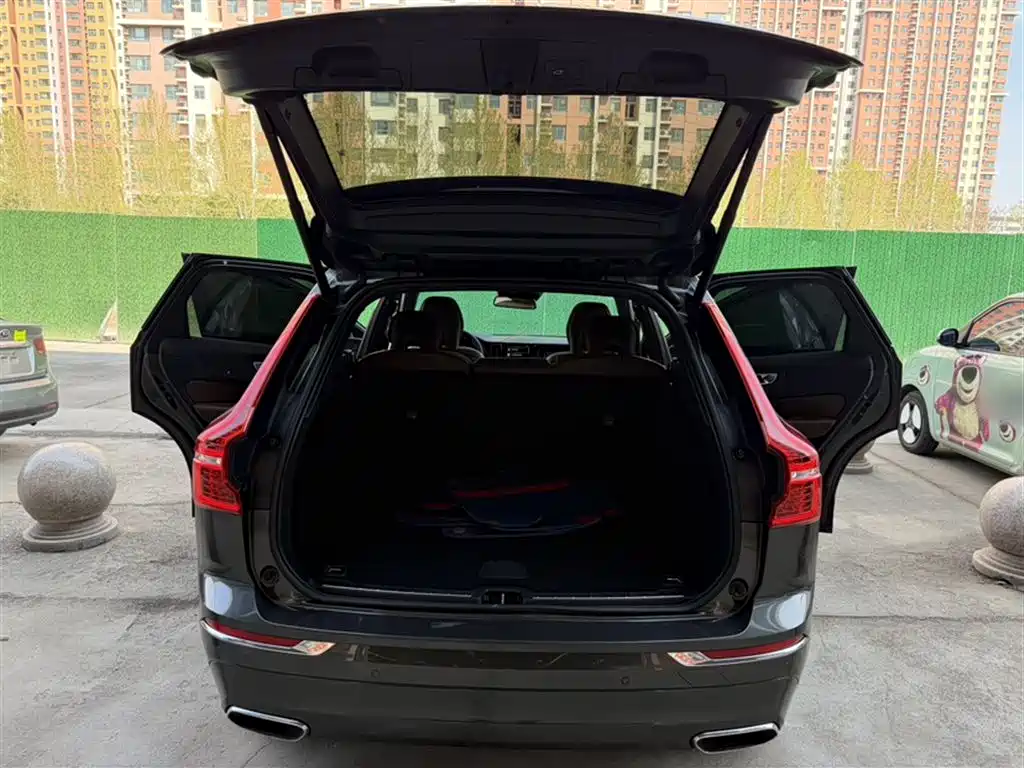 Volvo XC60 2021 — фото 18