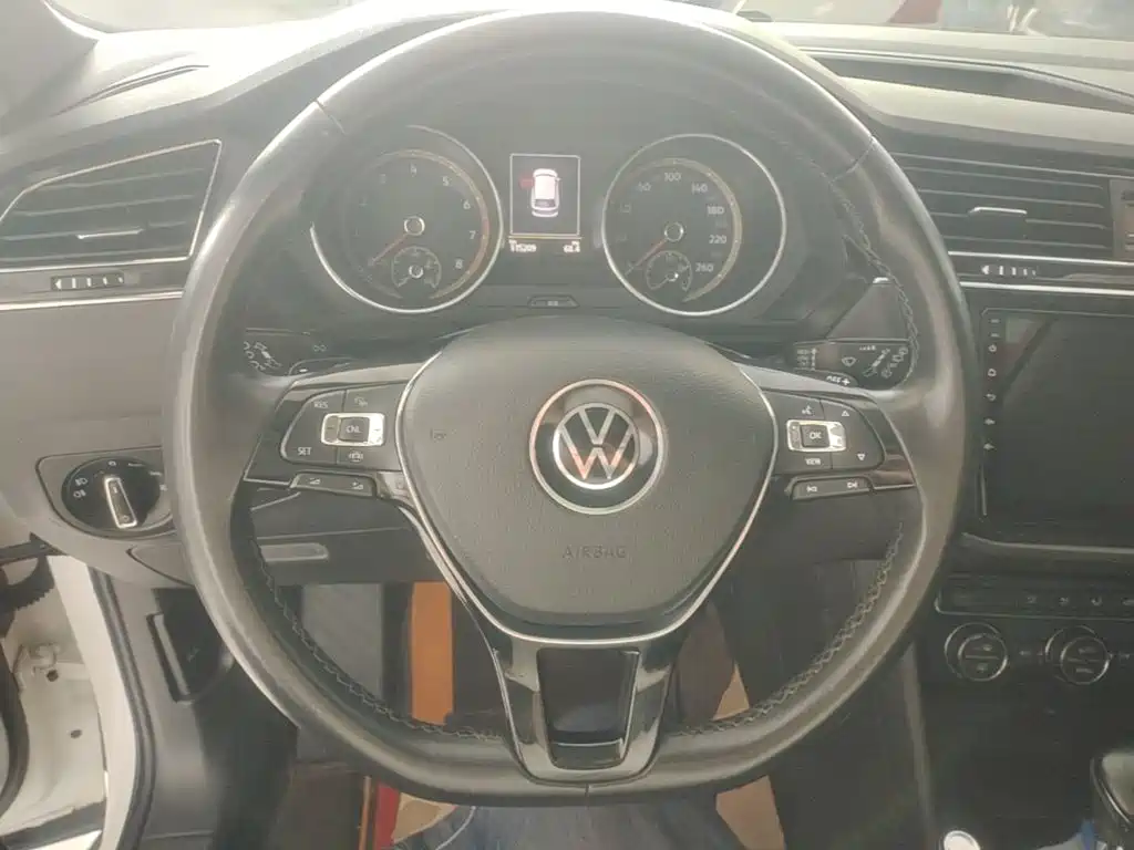 Volkswagen Tiguan L 2021 — фото 11