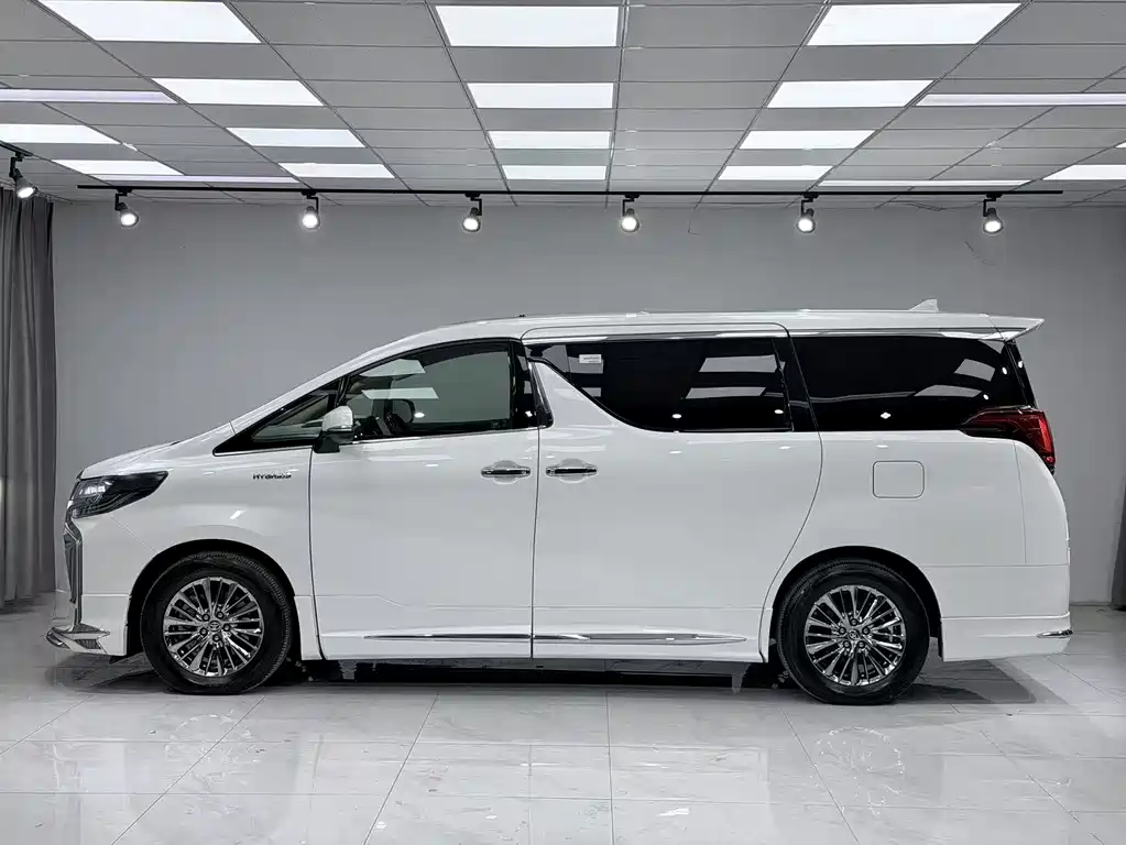 Toyota Vellfire 2021 — фото 3