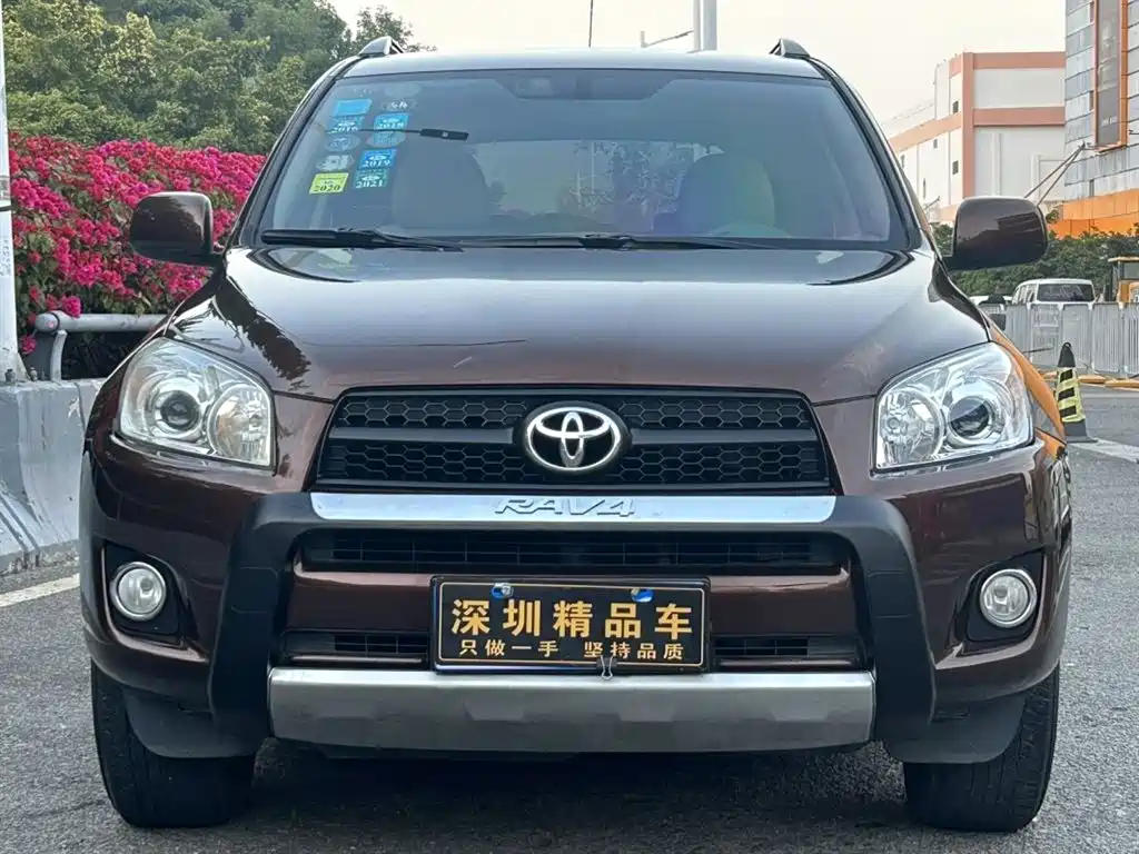 Toyota RAV4 2012 — фото 2