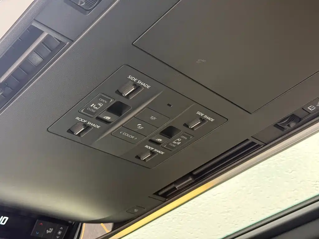 Toyota Vellfire 2023 — фото 16